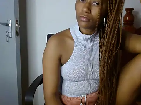 Snapshot of savage_laura chatting on 05.06.26 savage laura online show from 05.06.26