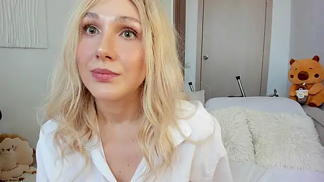Snapshot of CarolMay chatting on 07.21.26 CarolMay online show from 07.21.26