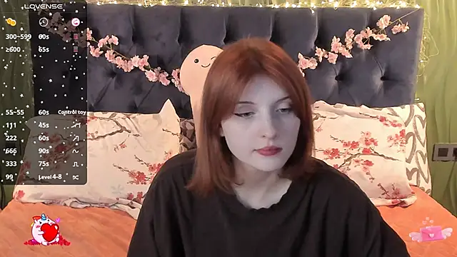 Snapshot of AliceLanley chatting on 10.03.25 AliceLanley online show from 10.03.25