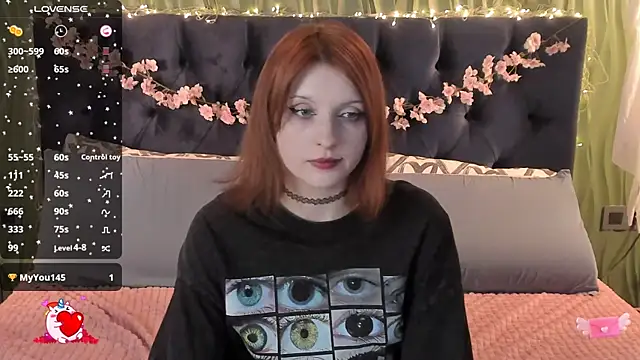 Snapshot of AliceLanley chatting on 10.11.25 AliceLanley online show from 10.11.25