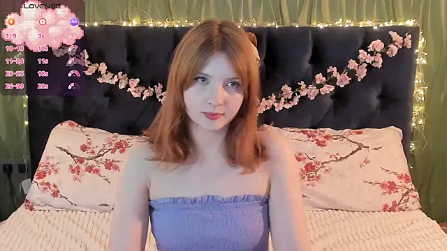 Snapshot of AliceLanley chatting on 07.07.26 AliceLanley online show from 07.07.26
