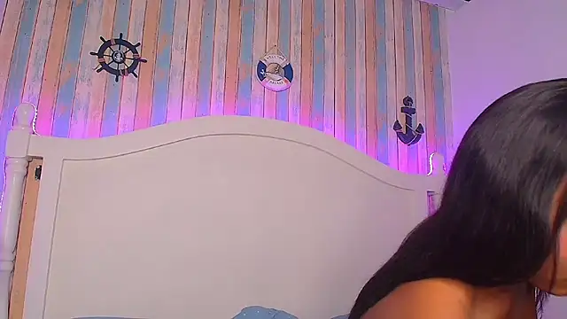Snapshot of MichaelaCox chatting on 02.13.25 MichaelaCox online show from 02.13.25