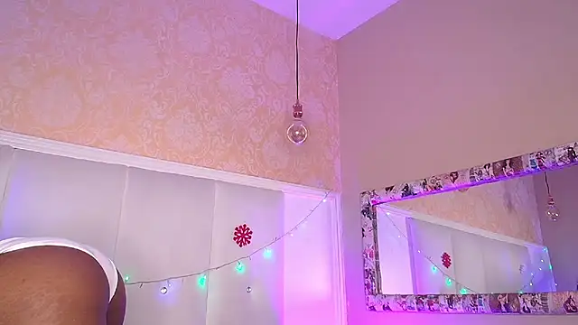 MichaelaCox online show from 12.20.25