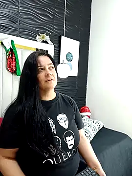 lucia vonne  online show from 12.18.24