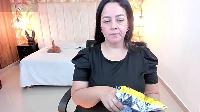 lucia vonne  online show from 02.12.26