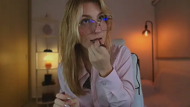 Snapshot of Dakotaa_ chatting on 10.20.25 Dakotaa online show from 10.20.25