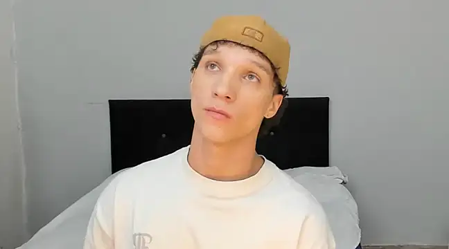 Snapshot of angelcortes chatting on 03.21.25 angelcortes online show from 03.21.25