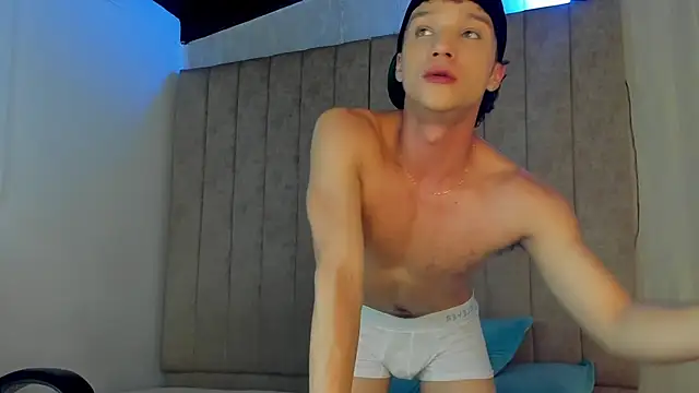 Snapshot of angelcortes chatting on 11.08.25 angelcortes online show from 11.08.25