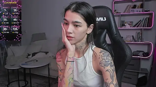 Snapshot of vinkitinkii chatting on 02.18.25 vinkitinkii online show from 02.18.25