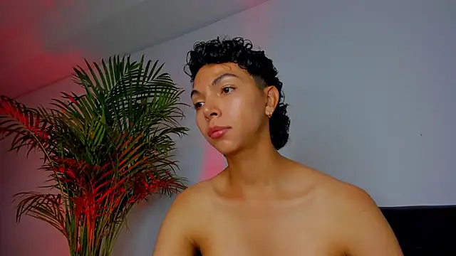 xhenisa  online show from 11.20.25