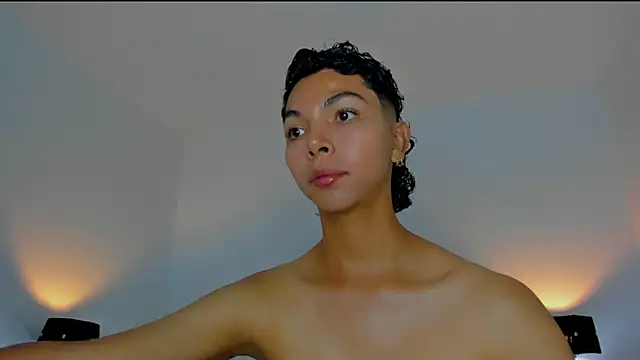 xhenisa  online show from 11.29.25