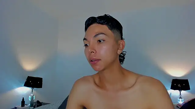 Snapshot of xhenisa_ chatting on 03.10.26 xhenisa online show from 03.10.26