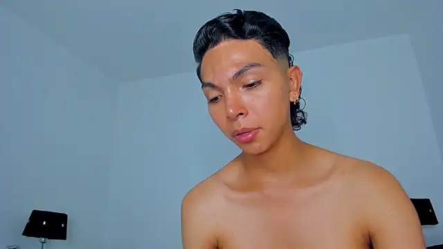 Snapshot of xhenisa_ chatting on 04.06.26 xhenisa online show from 04.06.26