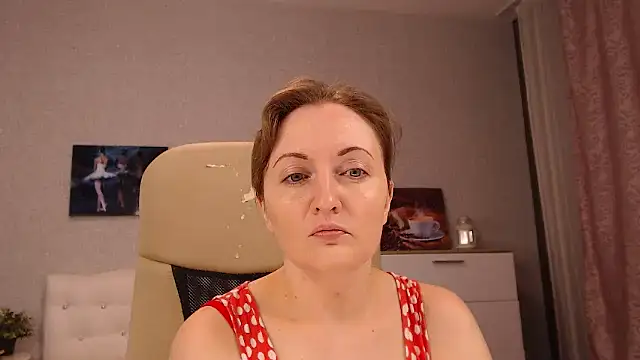 Snapshot of BettyFootFetish chatting on 02.27.25 BettyFootFetish online show from 02.27.25