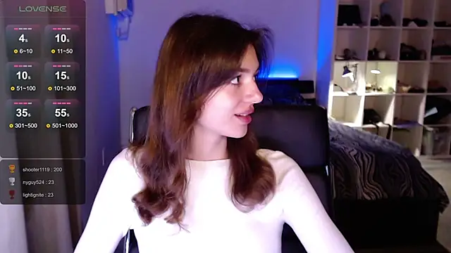 Snapshot of olivia_jeas chatting on 03.06.25 olivia jeas online show from 03.06.25