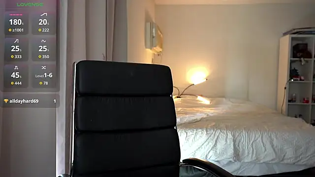 Snapshot of olivia_jeas chatting on 11.04.25 olivia jeas online show from 11.04.25