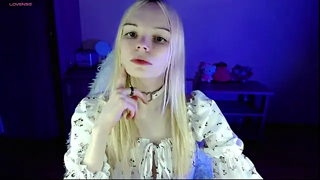 Snapshot of Emily_Nyaffee chatting on 12.16.24 Emily Nyaffee online show from 12.16.24
