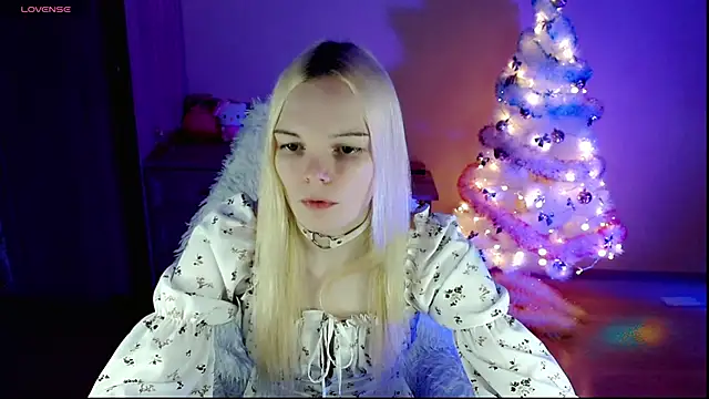 Snapshot of Emily_Nyaffee chatting on 12.17.24 Emily Nyaffee online show from 12.17.24