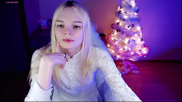 Snapshot of Emily_Nyaffee chatting on 12.22.24 Emily Nyaffee online show from 12.22.24