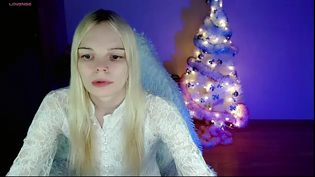 Snapshot of Emily_Nyaffee chatting on 12.26.24 Emily Nyaffee online show from 12.26.24