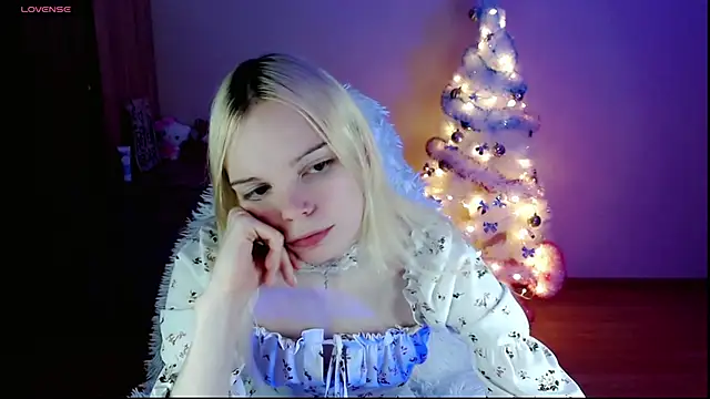 Snapshot of Emily_Nyaffee chatting on 12.28.24 Emily Nyaffee online show from 12.28.24