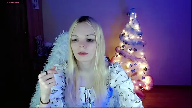 Snapshot of Emily_Nyaffee chatting on 12.30.24 Emily Nyaffee online show from 12.30.24