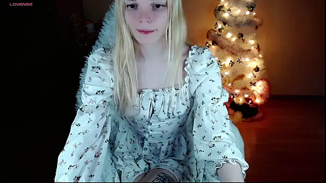 Snapshot of Emily_Nyaffee chatting on 01.08.25 Emily Nyaffee online show from 01.08.25