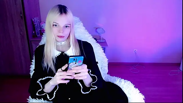 Snapshot of Emily_Nyaffee chatting on 01.28.25 Emily Nyaffee online show from 01.28.25