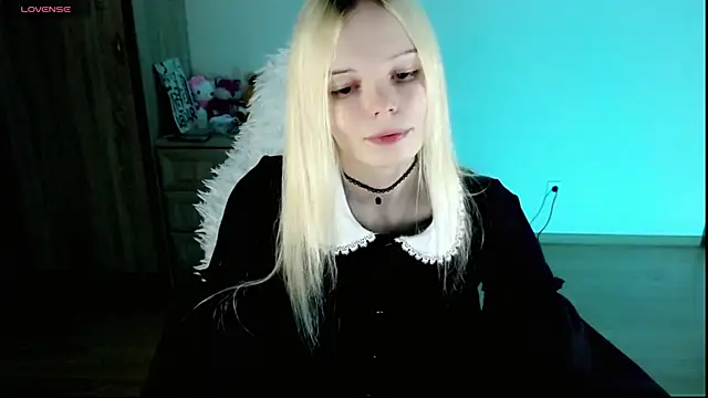 Snapshot of Emily_Nyaffee chatting on 02.09.25 Emily Nyaffee online show from 02.09.25