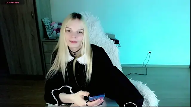 Snapshot of Emily_Nyaffee chatting on 02.09.25 Emily Nyaffee online show from 02.09.25