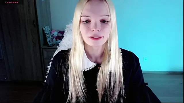 Snapshot of Emily_Nyaffee chatting on 02.11.25 Emily Nyaffee online show from 02.11.25