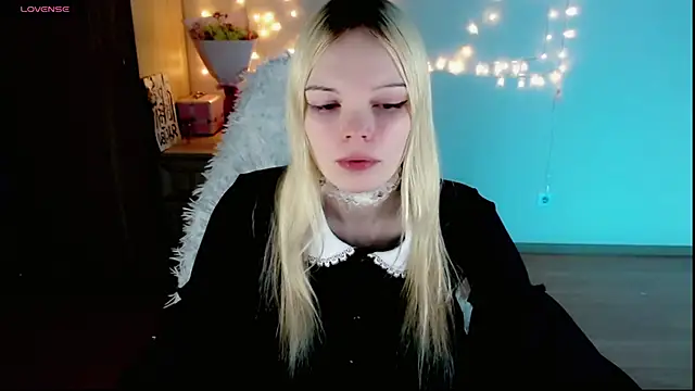 Snapshot of Emily_Nyaffee chatting on 02.24.25 Emily Nyaffee online show from 02.24.25