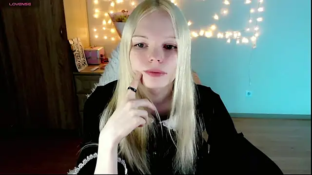 Snapshot of Emily_Nyaffee chatting on 02.27.25 Emily Nyaffee online show from 02.27.25