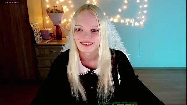 Snapshot of Emily_Nyaffee chatting on 02.28.25 Emily Nyaffee online show from 02.28.25