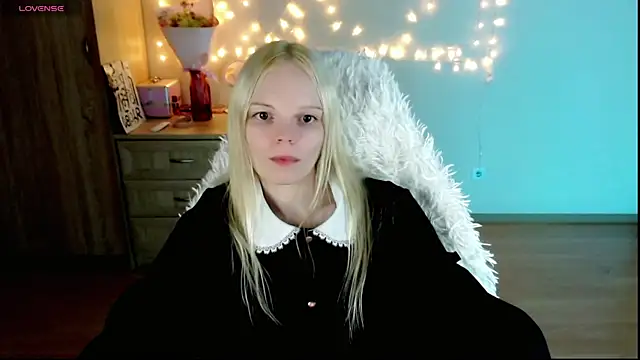 Snapshot of Emily_Nyaffee chatting on 02.28.25 Emily Nyaffee online show from 02.28.25