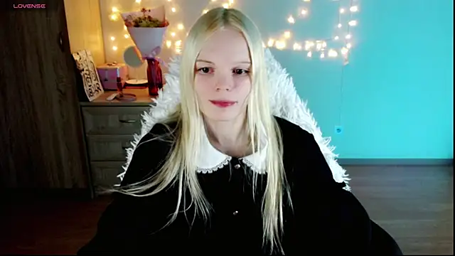 Snapshot of Emily_Nyaffee chatting on 03.01.25 Emily Nyaffee online show from 03.01.25