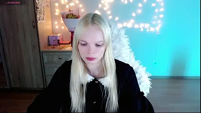 Snapshot of Emily_Nyaffee chatting on 03.03.25 Emily Nyaffee online show from 03.03.25