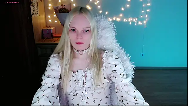 Snapshot of Emily_Nyaffee chatting on 03.08.25 Emily Nyaffee online show from 03.08.25