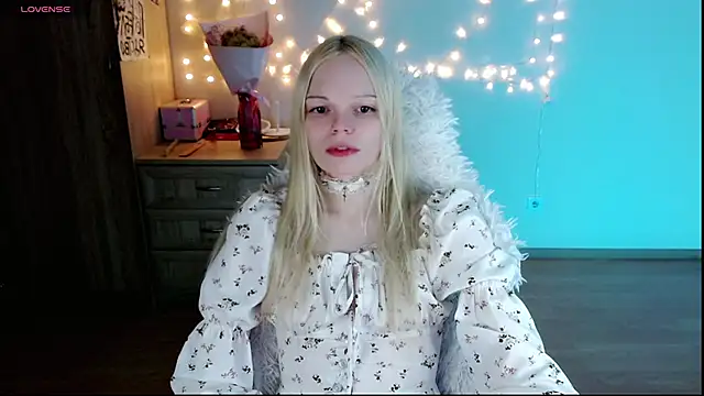 Snapshot of Emily_Nyaffee chatting on 03.12.25 Emily Nyaffee online show from 03.12.25