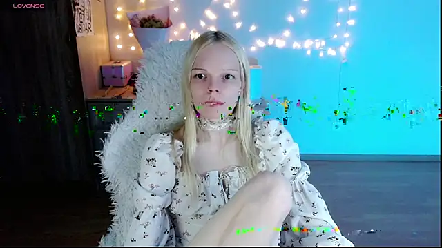 Snapshot of Emily_Nyaffee chatting on 03.14.25 Emily Nyaffee online show from 03.14.25
