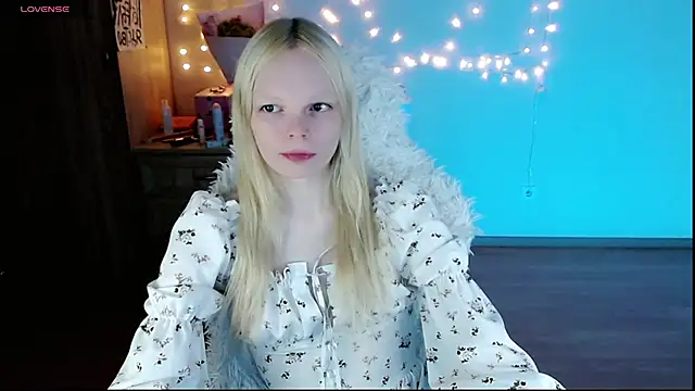 Snapshot of Emily_Nyaffee chatting on 03.19.25 Emily Nyaffee online show from 03.19.25