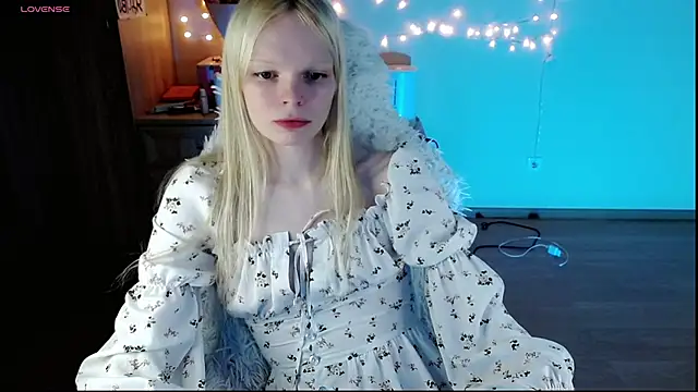 Snapshot of Emily_Nyaffee chatting on 03.21.25 Emily Nyaffee online show from 03.21.25