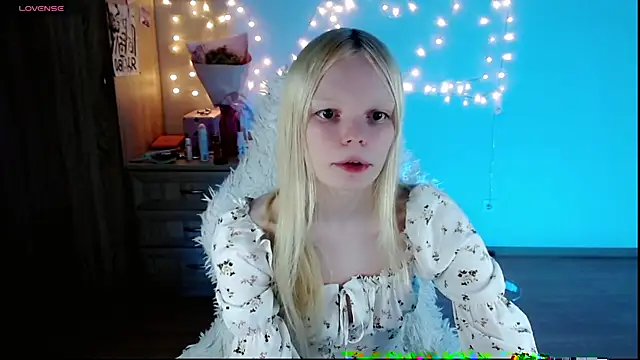 Snapshot of Emily_Nyaffee chatting on 03.22.25 Emily Nyaffee online show from 03.22.25