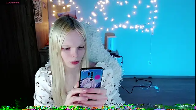 Snapshot of Emily_Nyaffee chatting on 03.23.25 Emily Nyaffee online show from 03.23.25