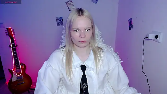 Snapshot of Emily_Nyaffee chatting on 03.09.26 Emily Nyaffee online show from 03.09.26