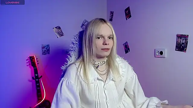 Snapshot of Emily_Nyaffee chatting on 03.15.26 Emily Nyaffee online show from 03.15.26