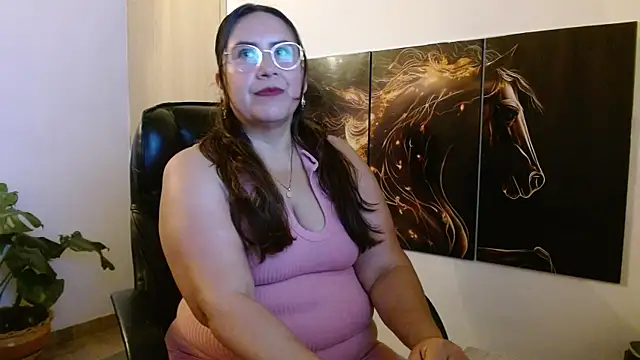 Snapshot of amalia_brunette chatting on 06.11.26 amalia brunette online show from 06.11.26