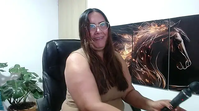 Snapshot of amalia_brunette chatting on 06.16.26 amalia brunette online show from 06.16.26
