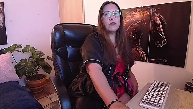 Snapshot of amalia_brunette chatting on 06.20.26 amalia brunette online show from 06.20.26