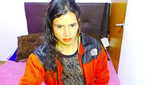 Snapshot of Queen_camila chatting on 01.14.25 Queen camila online show from 01.14.25